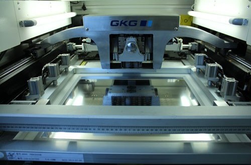 比特币矿机生产被中企垄断，全球玩家跑华强北采购